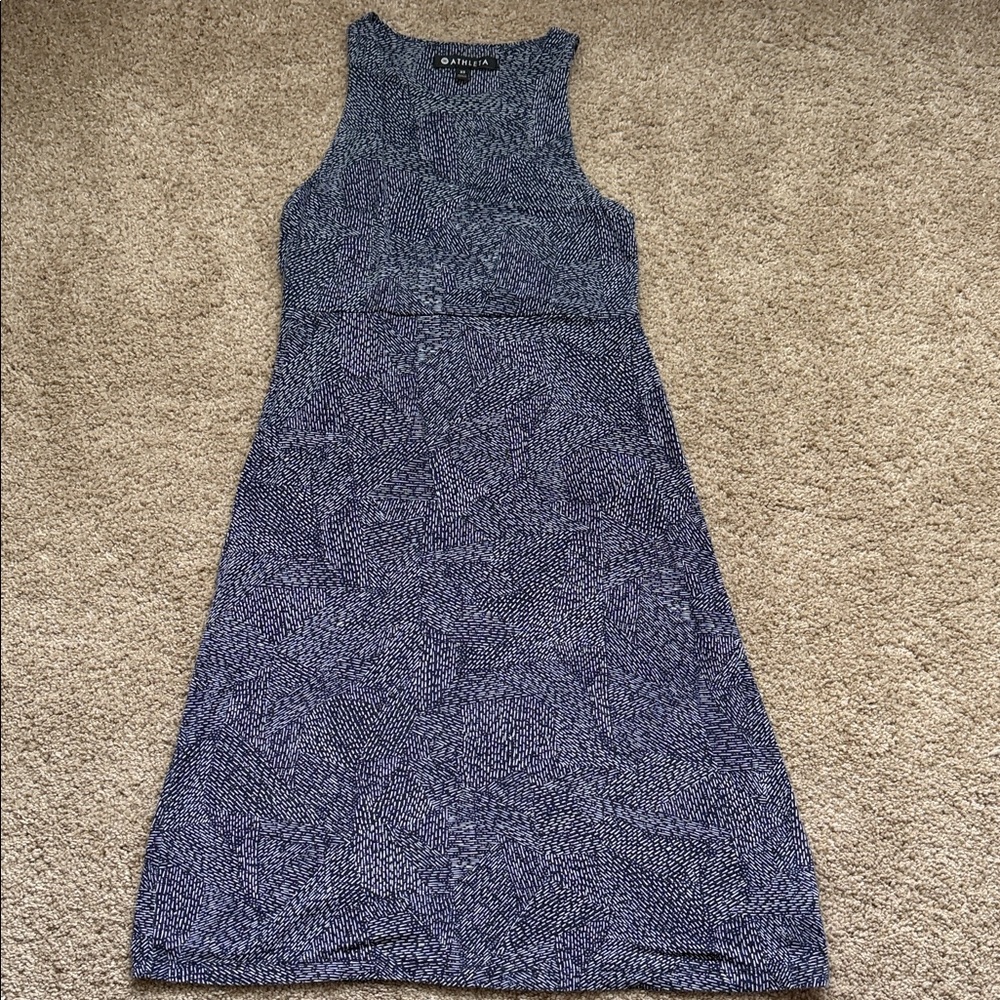 Athleta Santorini sleeveless dress featuring a navy blue and white all-over
